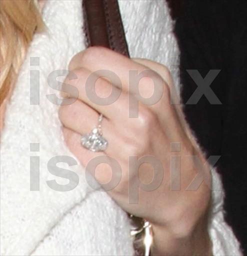 leann rimes eddie cibrian engagement ring. LeAnn Rimes shows off big