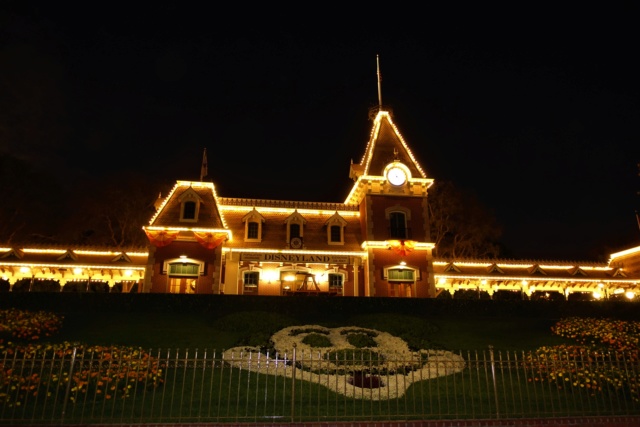 VISITANDO DISNEYLAND RESORT: Entrando en Disneyland Park - DISNEYLAND RESORT En HALLOWEEN (ANAHEIM, LOS ANGELES) (32)
